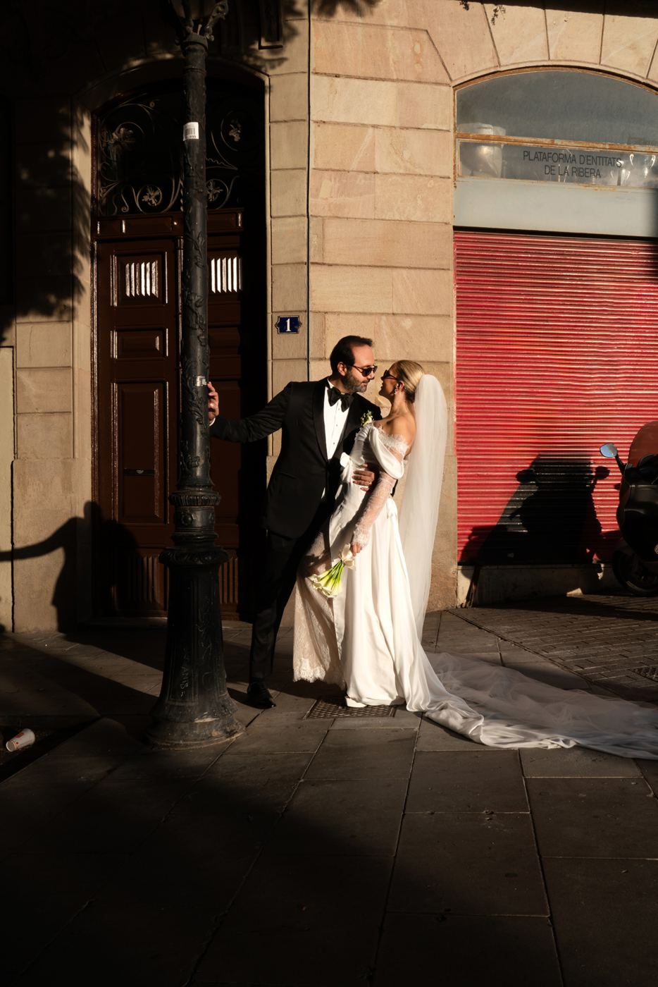 Barcelona wedding couple photographed naturally
